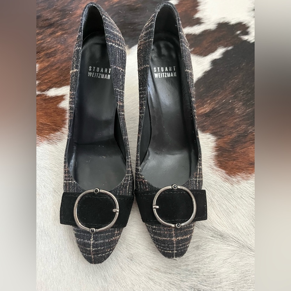 Stuart Weitzman Heels
Size 7
Navy Tweed and velvet